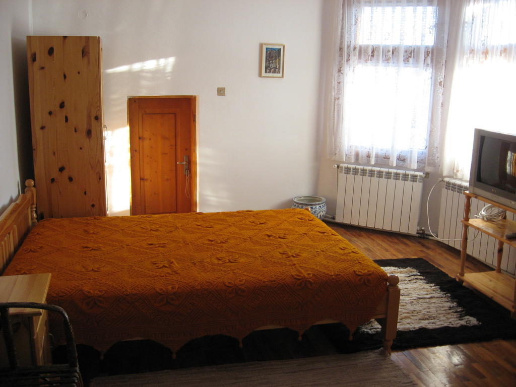 Guest House Astra ارباناسي الغرفة الصورة